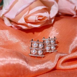Tic Tac Toe Pearl Stud earrings