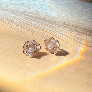 Floral Rose Pearl Stud earrings