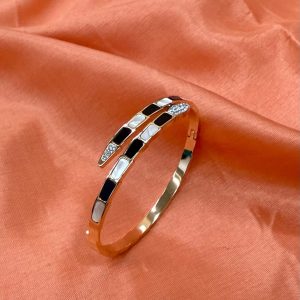 Bandy-Bandy Bracelet