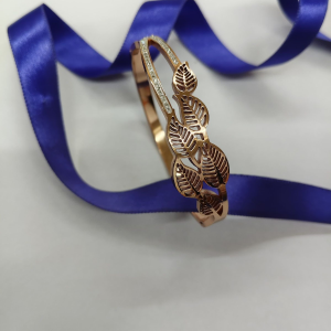 Rose Gold Leaf Bracelet – Nature Meets Chic